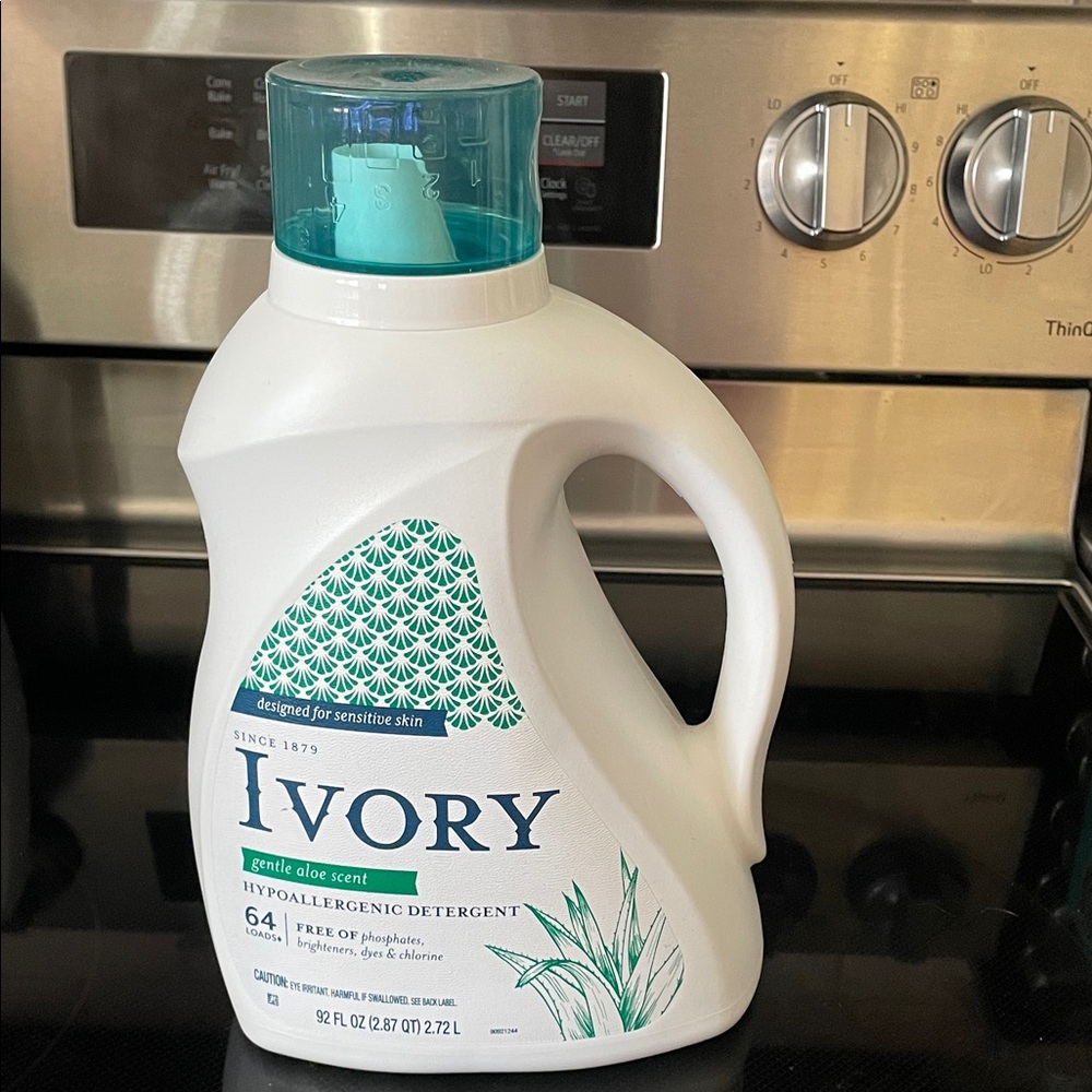 Ivory Laundry Detergent 92oz 64 Loads Aloe Hypoallergenic for Sensitive Skin